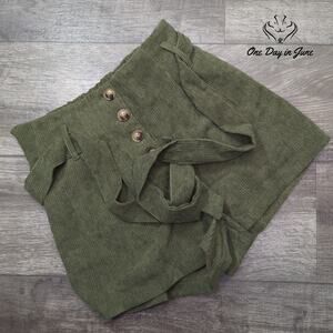 Hem & Thread Corduroy Shorts Size S